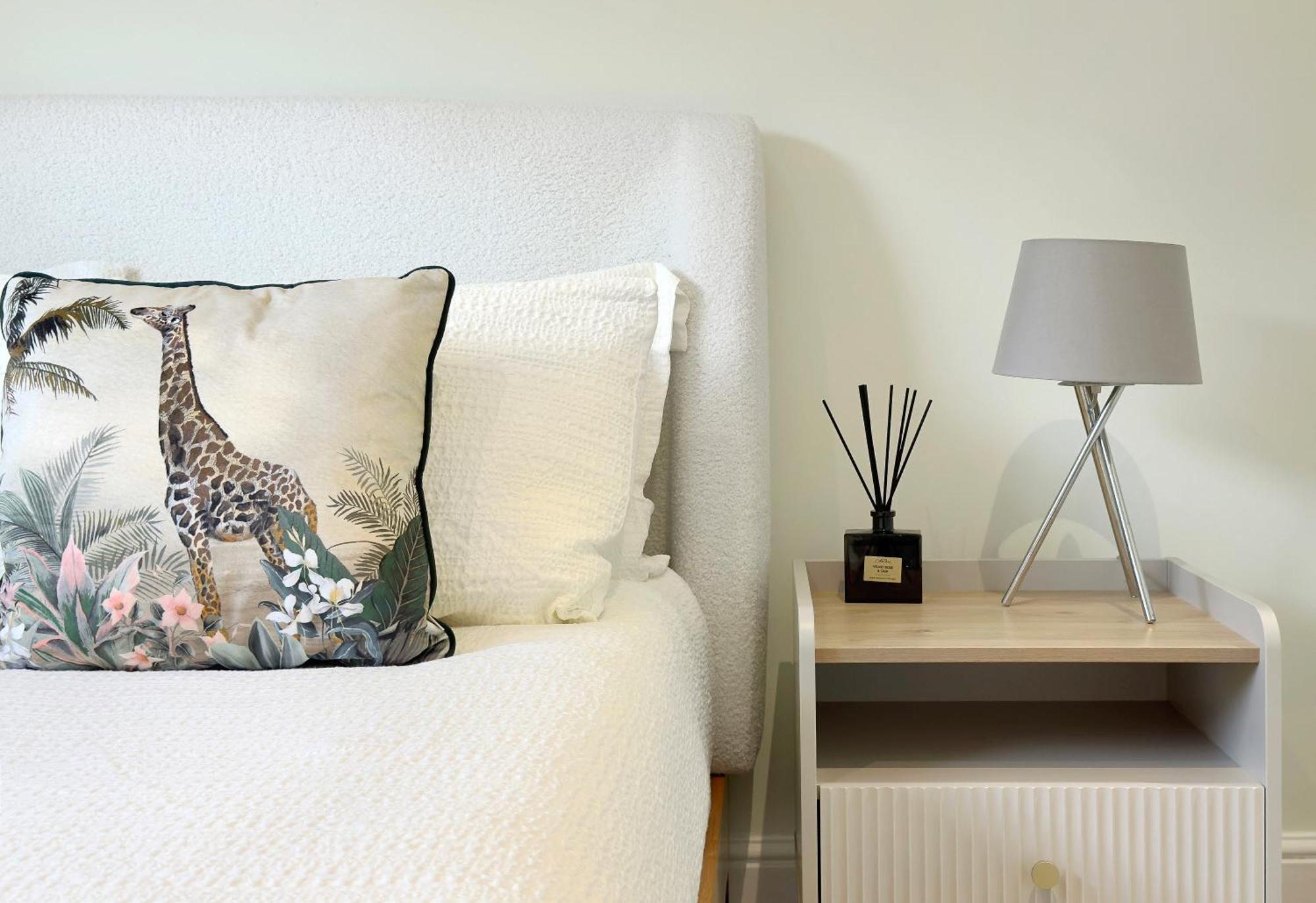 Cosy Flat 5 Min From Holland Park Station! London Apartment ภายนอก รูปภาพ
